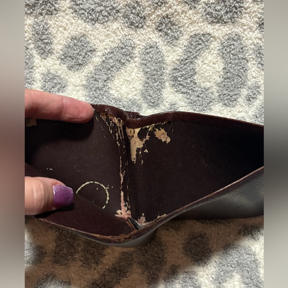 Louis Vuitton men's bifold taiga dark brown leather wallet - Picture 8 of 16